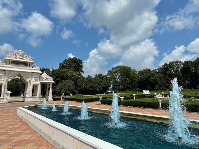 Schaumburg Paradise Oasis With A Secret Garden And Private Pool Bagian luar foto