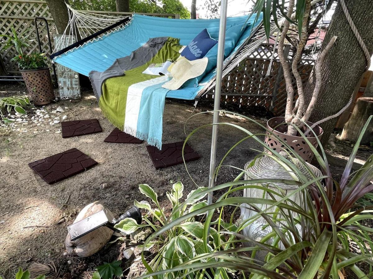 Schaumburg Paradise Oasis With A Secret Garden And Private Pool Bagian luar foto