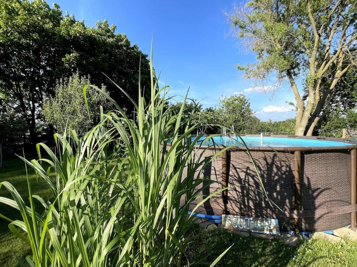 Schaumburg Paradise Oasis With A Secret Garden And Private Pool Bagian luar foto