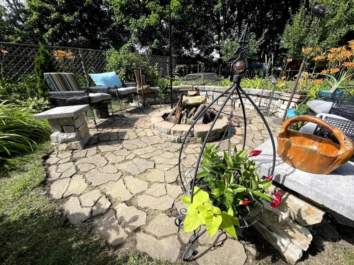 Schaumburg Paradise Oasis With A Secret Garden And Private Pool Bagian luar foto