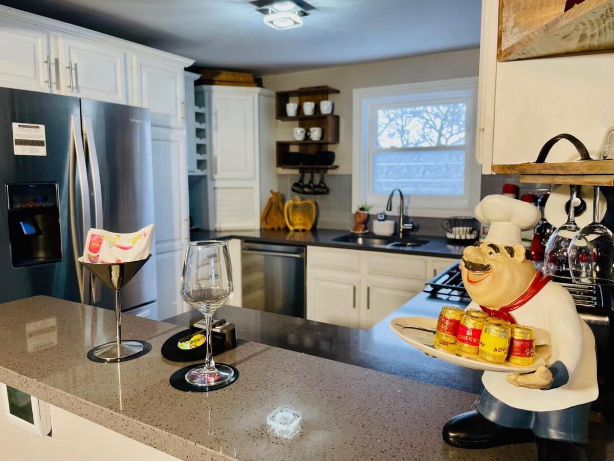 Schaumburg Paradise Oasis With A Secret Garden And Private Pool Bagian luar foto