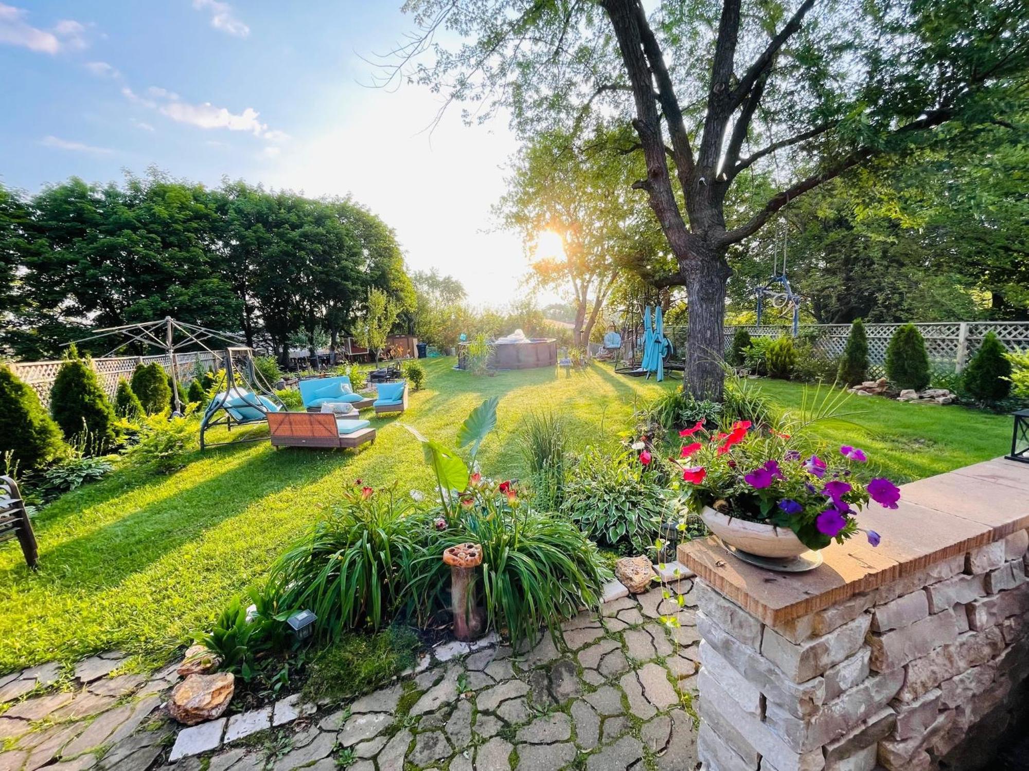 Schaumburg Paradise Oasis With A Secret Garden And Private Pool Bagian luar foto